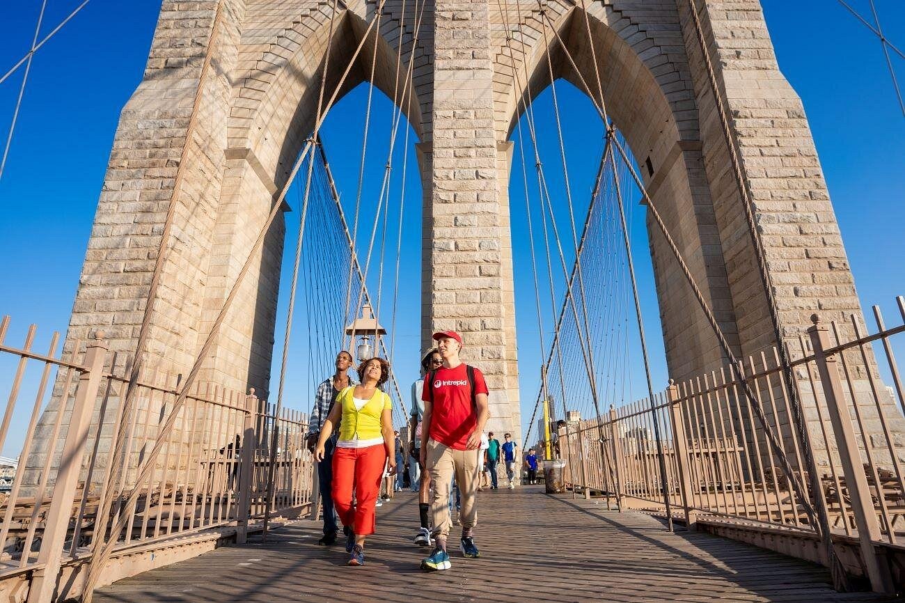 Brooklyn Bridge & DUMBO Food Tour: Local Eats & Iconic Views