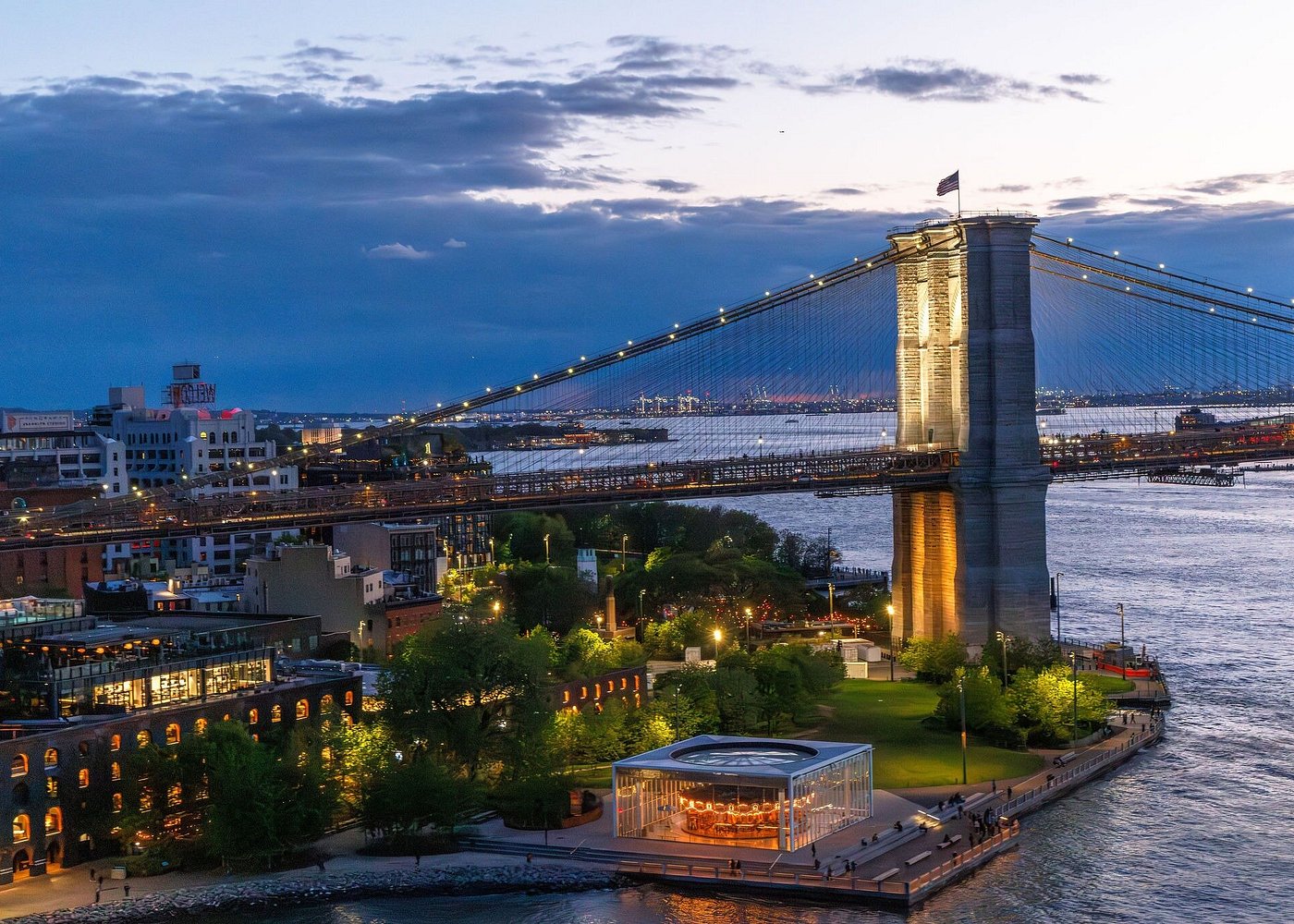 NYC at Night: Luxury Bus Tour of Top City Highlights